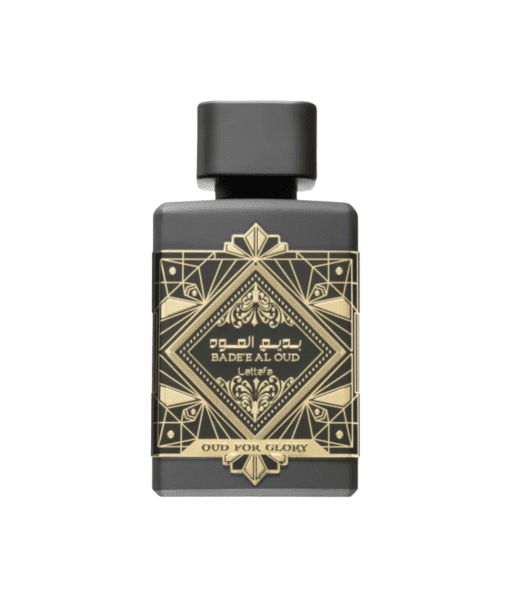 Experience the allure of Lattafa Badee Al Oud Oud Of Glory, a 2020 introduction offering an oriental, woody, and spicy fragrance suitable for both men and women. Begin your olfactory adventure with the refreshing notes of bergamot and the tangy essence of blackcurrant, accompanied by a subtle hint of pepper for a distinct presence. As the fragrance evolves, succumb to the captivating blend of unique peony, sweet caramel, and the rare and aromatic oud. The base notes unfold with an original mix of sweet raspberries, juxtaposed against the earthiness of patchouli and the powdery, dry richness of amber. Immerse yourself in the aromatic symphony of Lattafa Badee Al Oud Oud Of Glory, a fragrance designed to leave an enduring impression wherever life takes you.